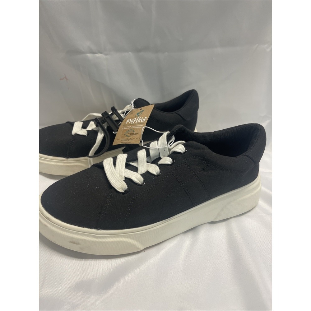 Mad Love Shoes Womens Black with white laces Size 8 Tennis New